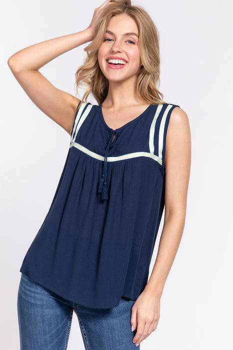 EMBROIDERED w/TASSEL WOVEN TOP