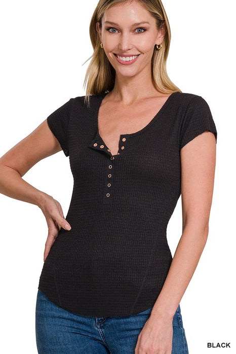 WAFFLE SNAP BUTTON CAP SLEEVE TOP