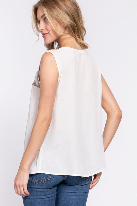 EMBROIDERED w/TASSEL WOVEN TOP