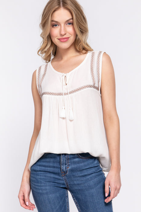 EMBROIDERED w/TASSEL WOVEN TOP